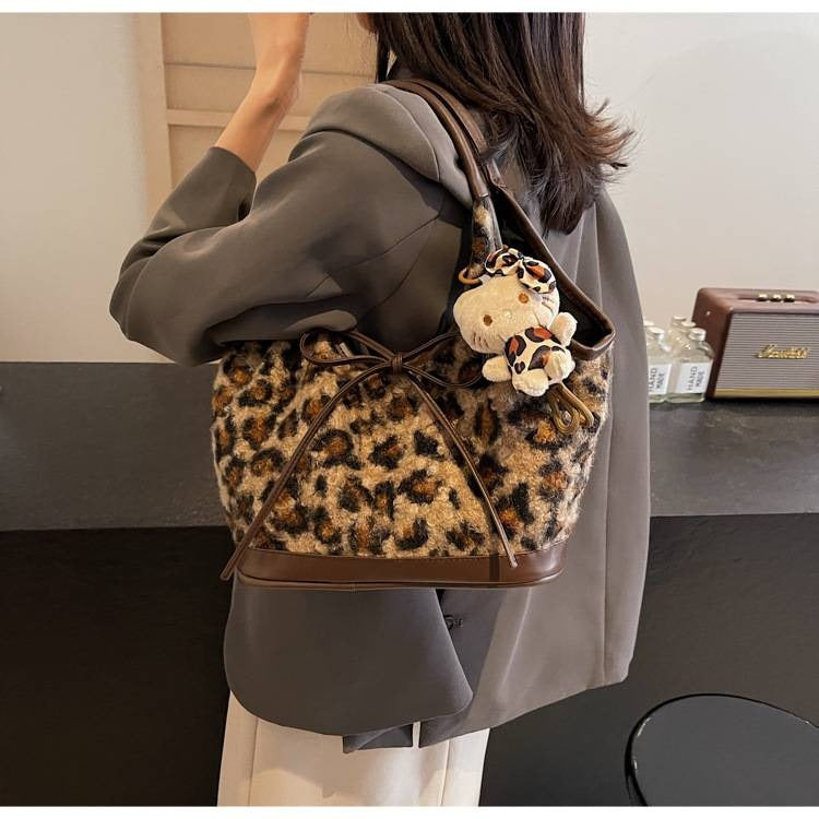 Vintage plush leopard print tote bag