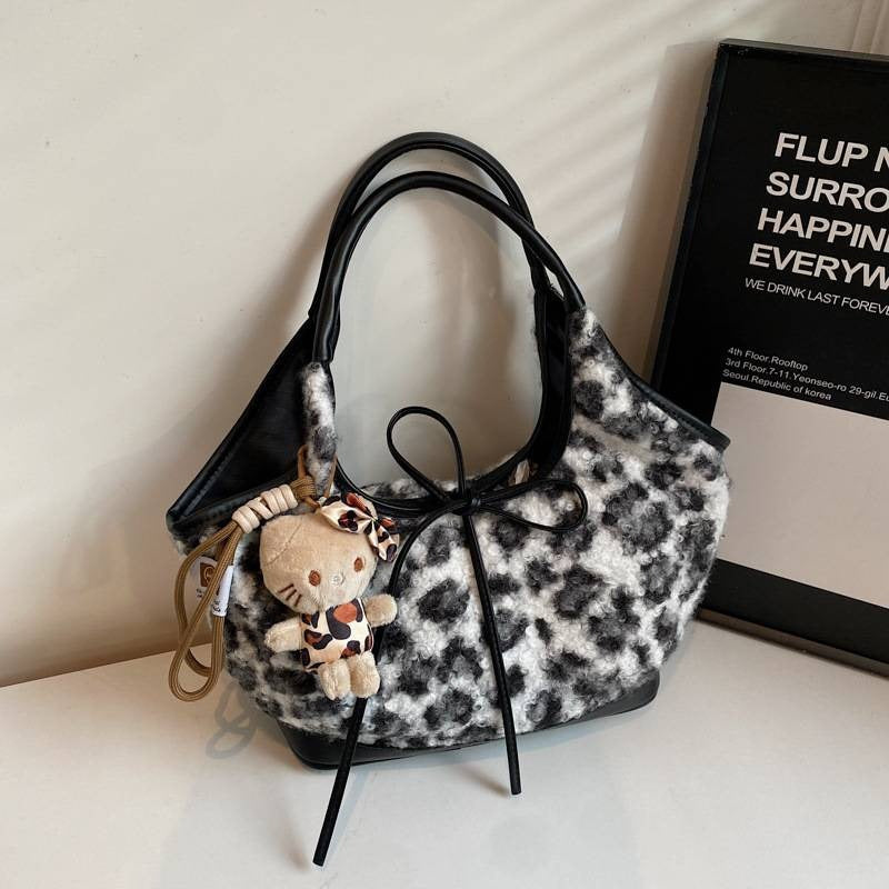Vintage plush leopard print tote bag