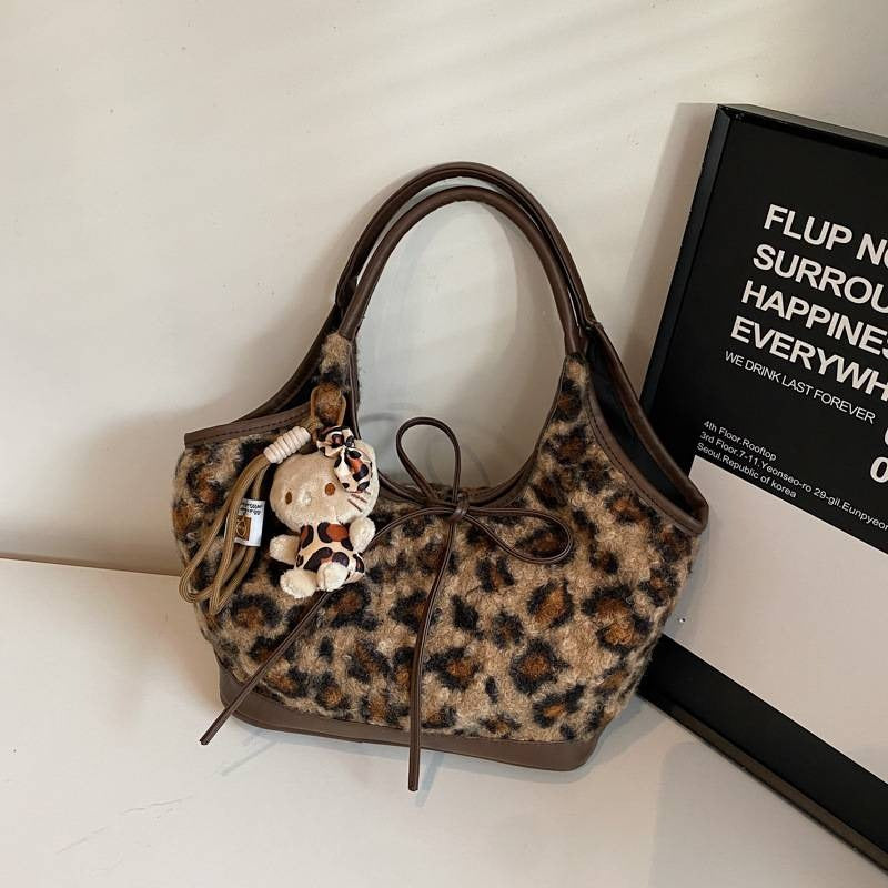 Vintage plush leopard print tote bag